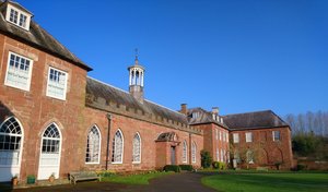 Front_of_Hartlebury_Castle